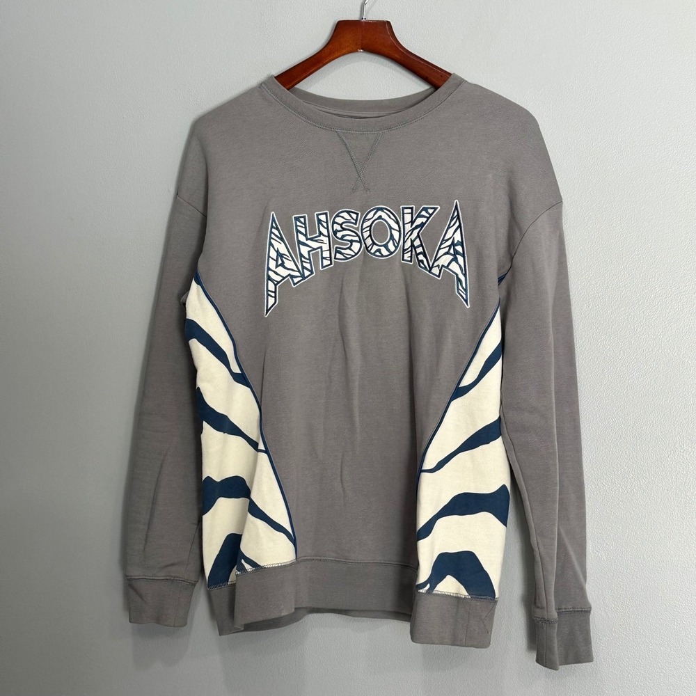 Star Wars Ahsoka Tano Graphic Sweatshirt Women's Size Small‎ Grey BoxLunch